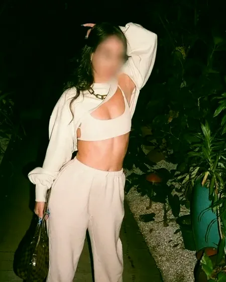 Amina, 19