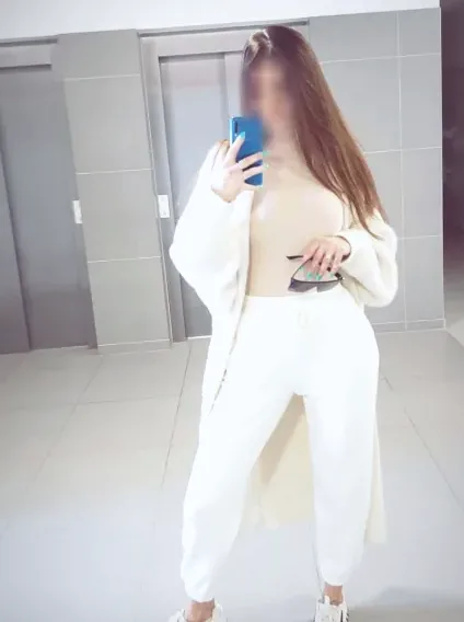 Charlotte, 35