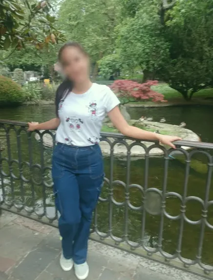 Ellie, 22