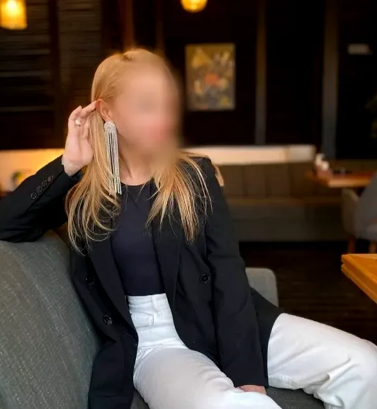 Ellie, 32