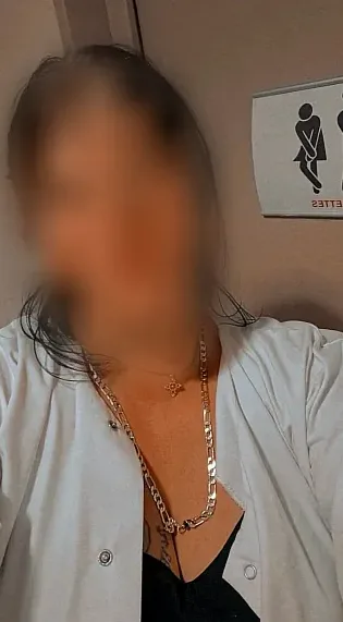 Emilie, 33