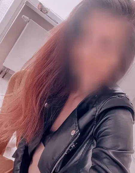Laura, 24