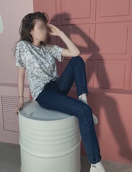 Laura, 21