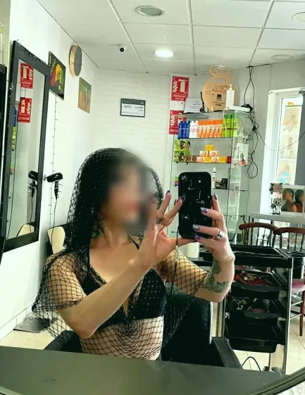 Malou, 33