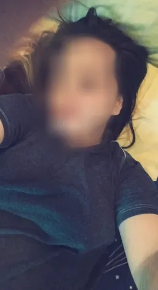 Rosa, 28